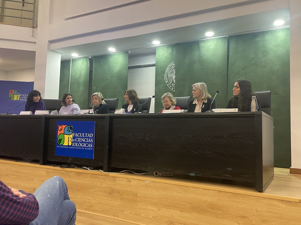 Rosario Calderón participa en la mesa redonda de la Facultad con motivo del 8M